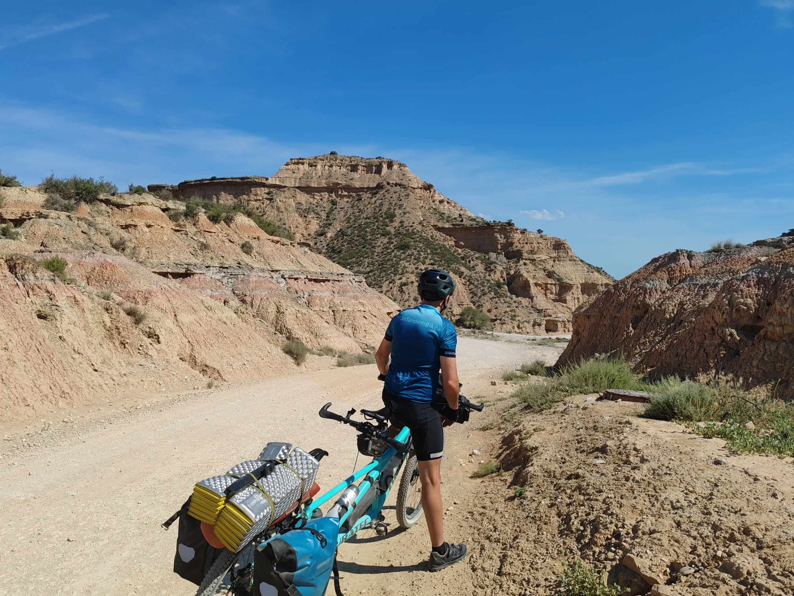Rodando entre tozales